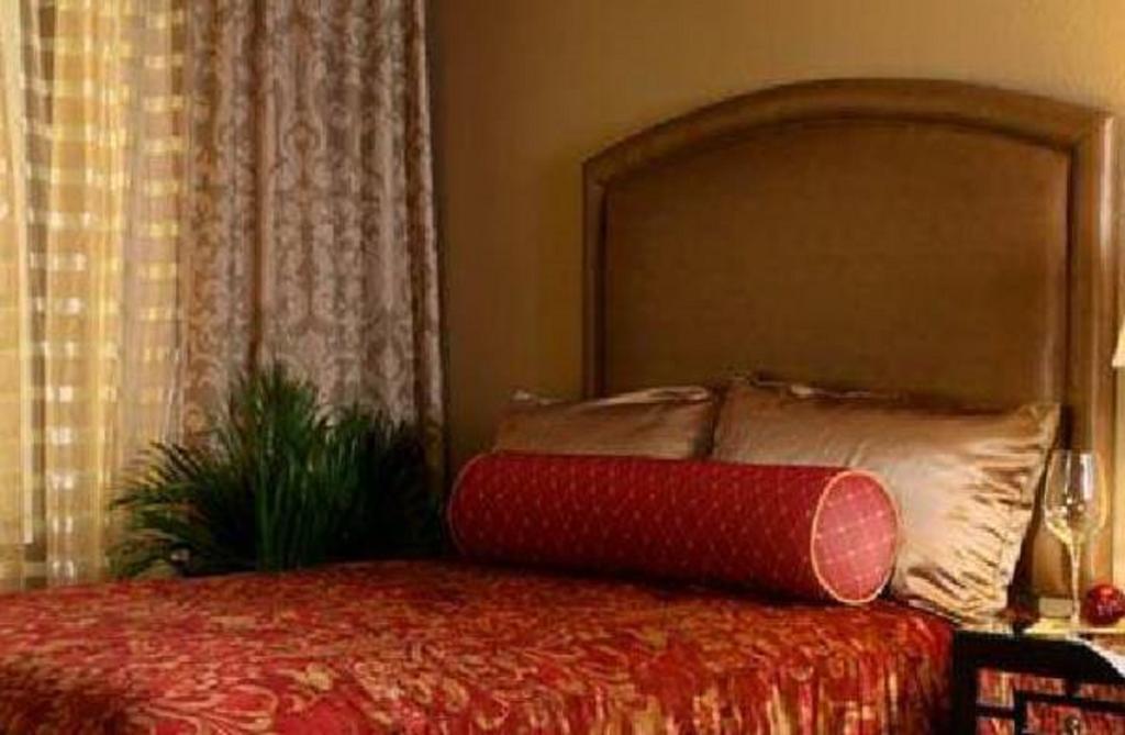 One-Bedroom King Suite,158137845:JPEG
