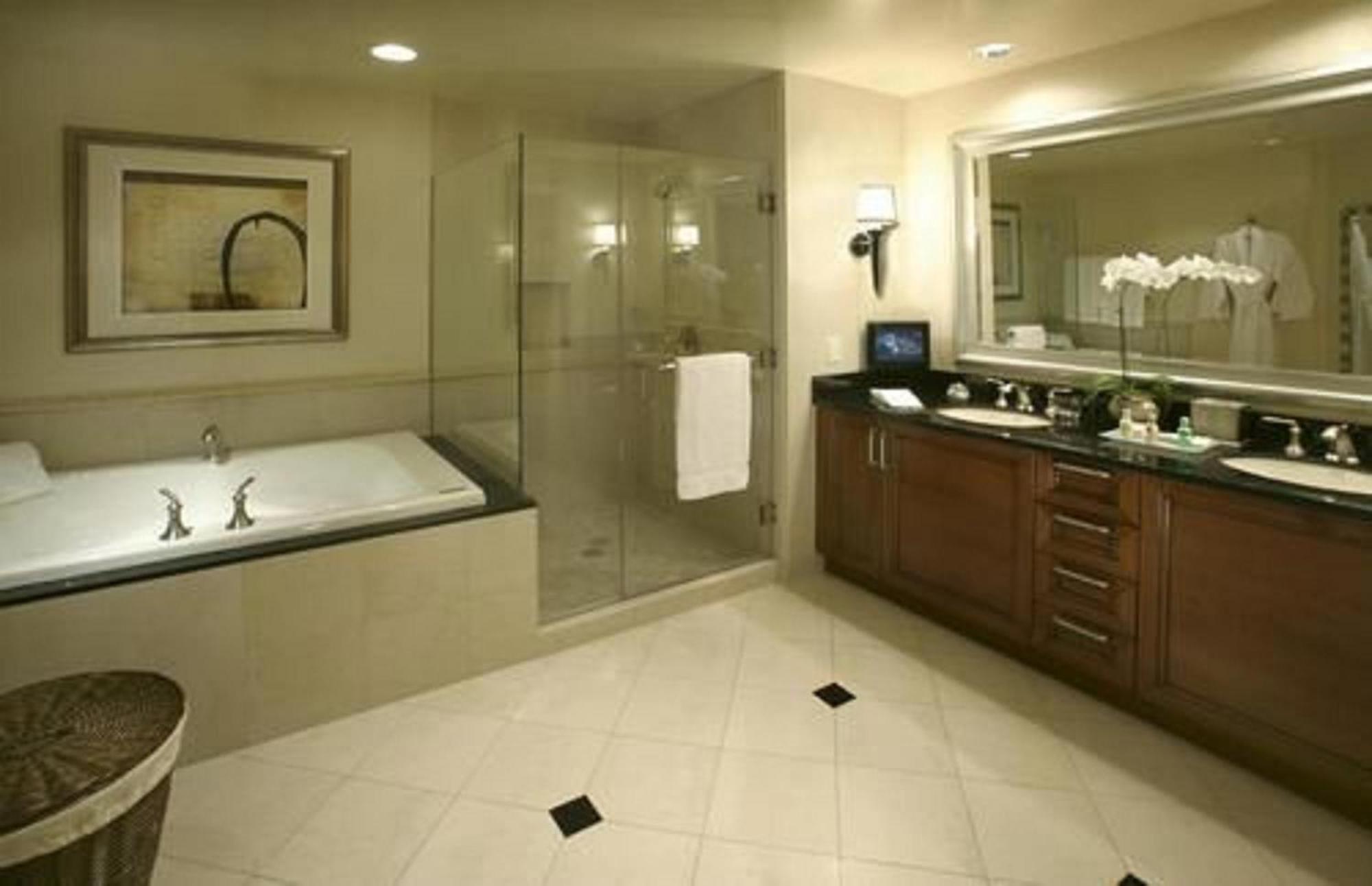 Balcony Deluxe Suite